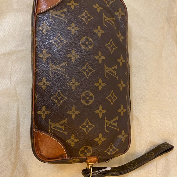 Authentic LV clutch - Picture 3 of 8